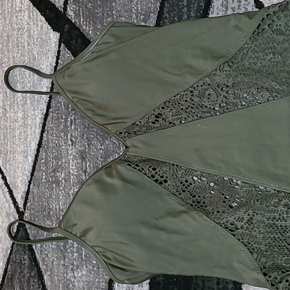 MOSSIMO ONE-PIECE V-NECK CROCHET SWIMSUIT - Picture 2 of 12